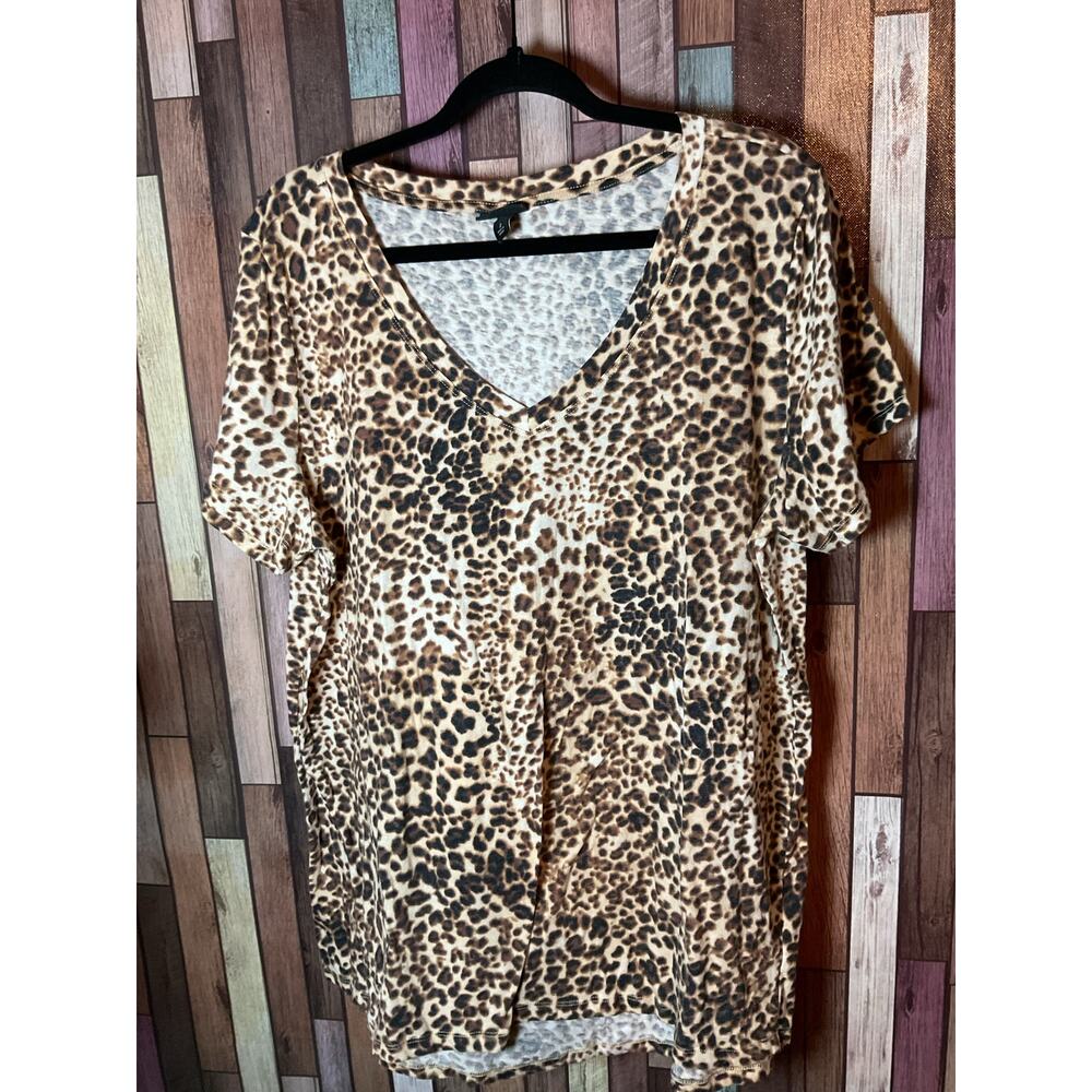 Torrid Leopard Print Short Sleeve V-Neck Shirt Women’s Size 2X